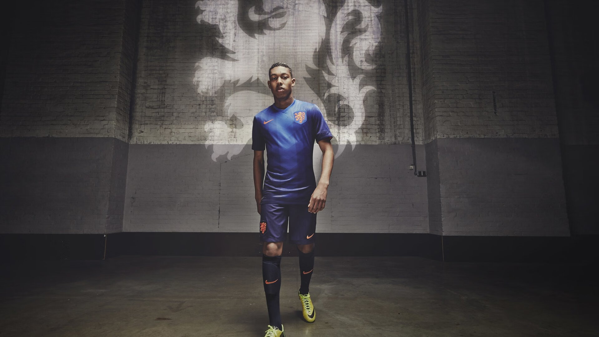 中国式摔跤擂台赛 抱腰、绊腿等传统技法频繁上演